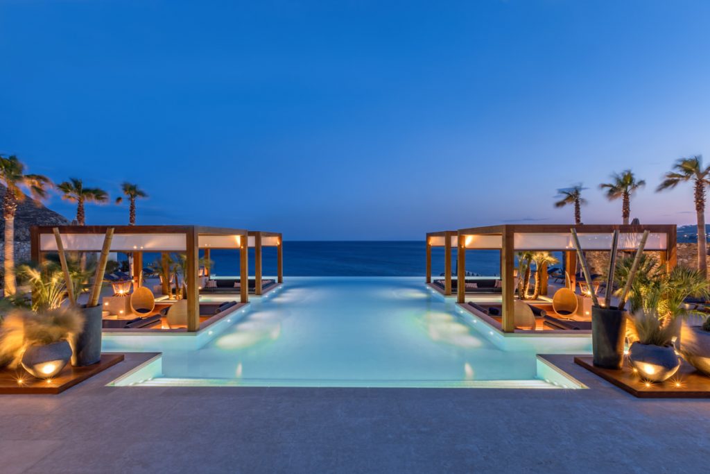 Oasis_Pool_Lounge_Santa_Marina_evening